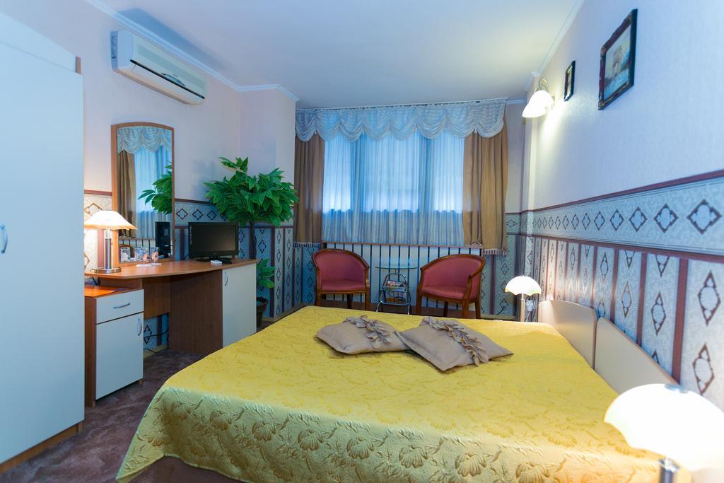 Yor-Daniel Hotel Pazardzhik Habitación foto